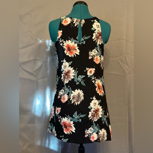 Cute Summer Dress - Picture 3 of 5